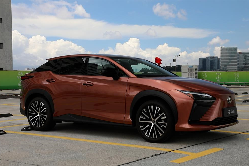 LEXUS雷克萨斯原生纯电中型豪华SUV全新RZ正式上市